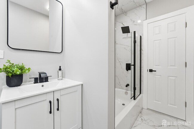 Building Photo - 214 Montgomery St