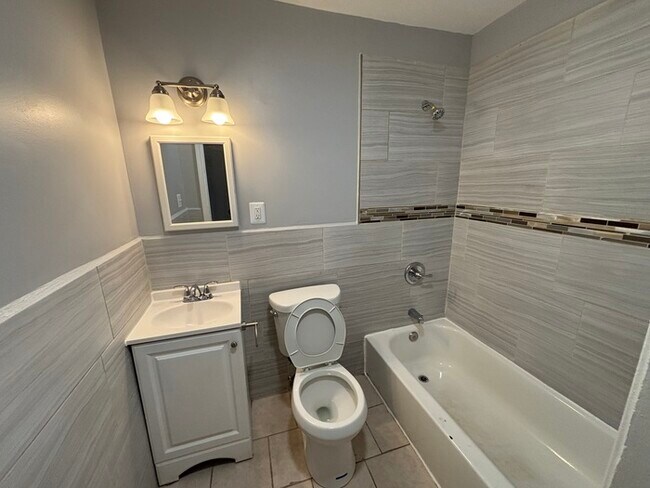 Building Photo - 4 Bedrooms 2 Bathrooms, 21239