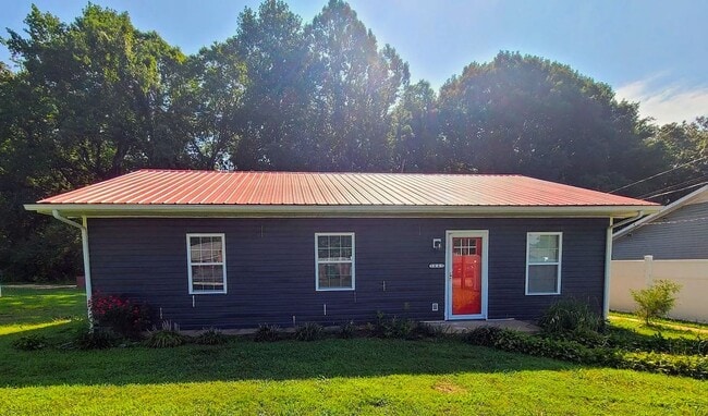 Building Photo - Charming 3 Bedroom, 1 Bathroom home in Winston Salem