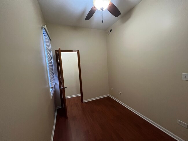 Building Photo - 2028 N Hamlin Ave