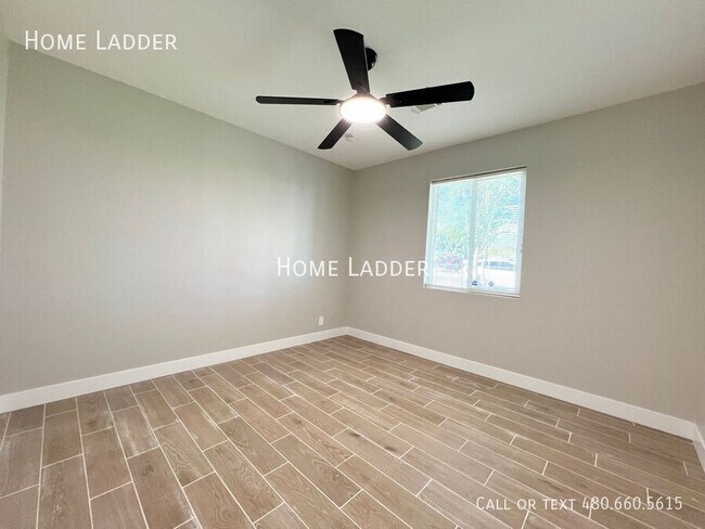 Building Photo - 415 S Lesueur-