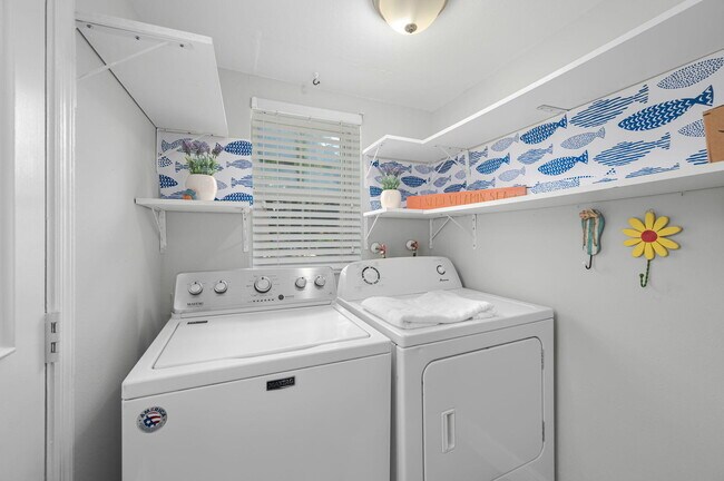 Building Photo - 121 Queen Eugenia Ct