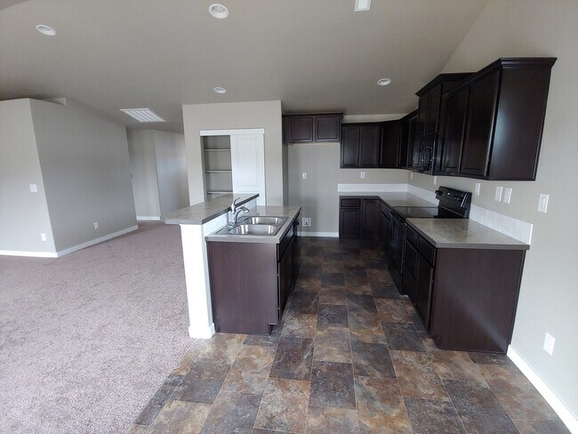 Building Photo - Beautiful North Hayden Neighborhood, Landscaping included!