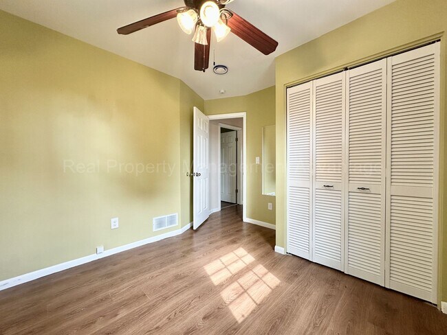 Building Photo - 574 Ardmore Dr