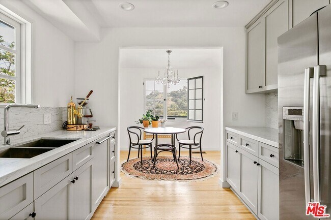 Building Photo - 8831 Lookout Mountain Ave
