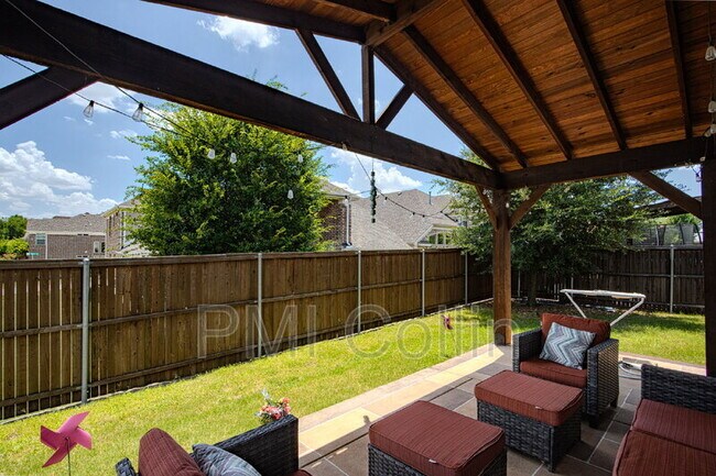 Building Photo - 8701 Fairway Ln