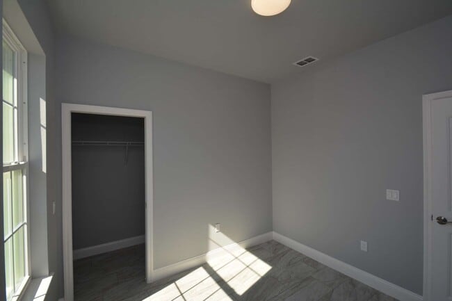 Building Photo - 25 Rosepetal Ln
