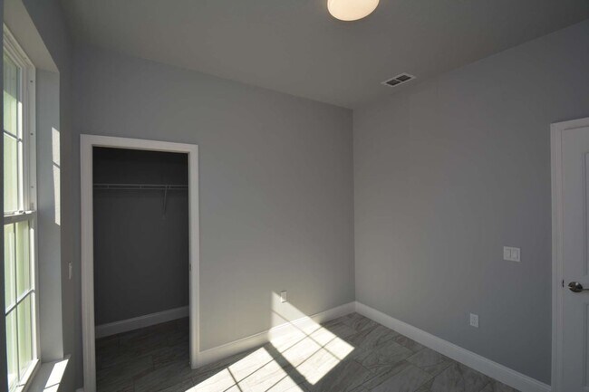 Building Photo - Spacious 3-Bedroom Duplex