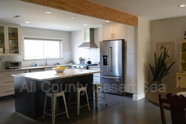 Building Photo - 8121 Foxhall Dr
