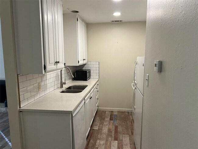 Building Photo - 2529 Rio Grande St