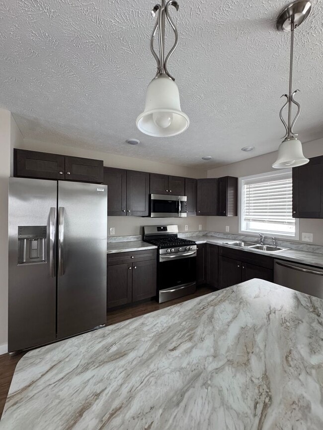Building Photo - Stylish Ranch Home with Open Floor Plan in...