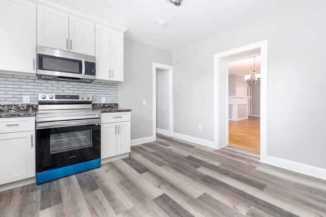 Building Photo - 81 Main St