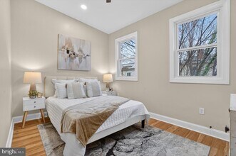 Building Photo - 212 36th St NE