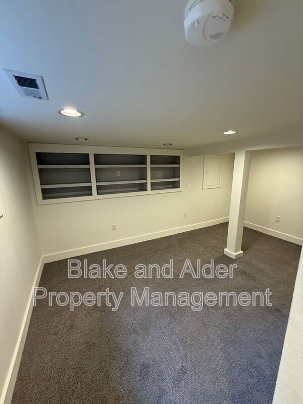 Building Photo - 7824 SE 11th Ave