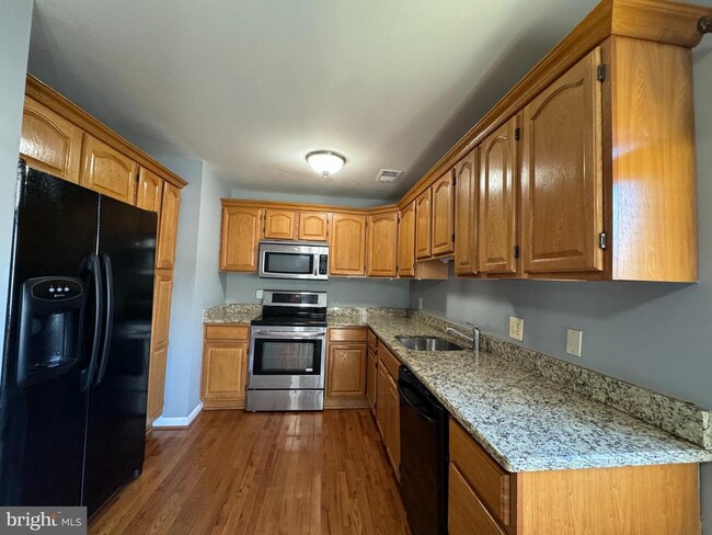 Building Photo - 2653 Glengyle Dr