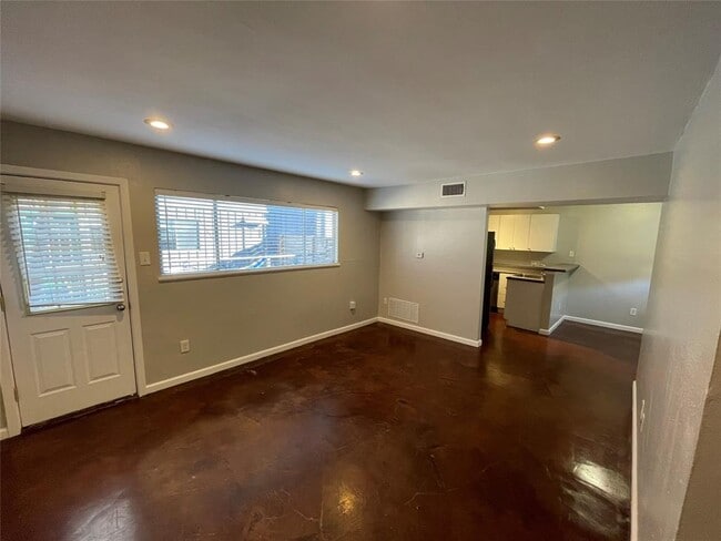 Building Photo - 610 Franklin Blvd