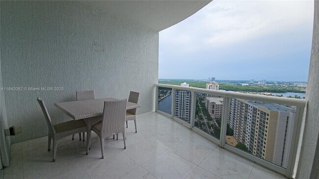 Building Photo - 15901 Collins Ave