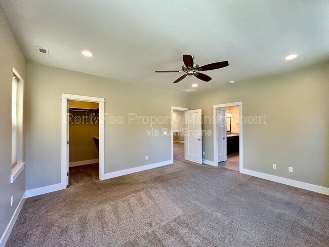 Building Photo - 3712 S Caddis Pl