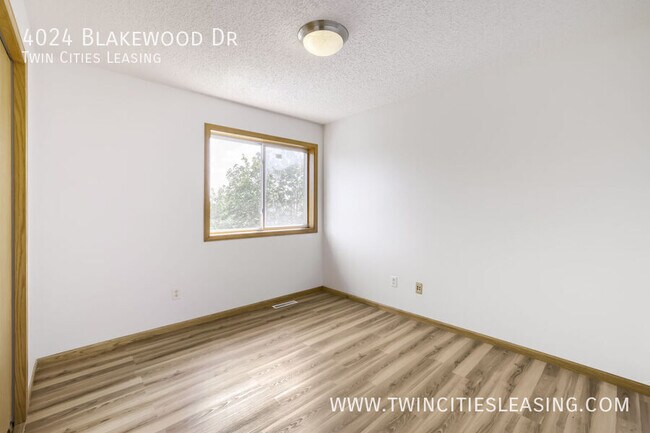 Building Photo - 4024 Blakewood Dr