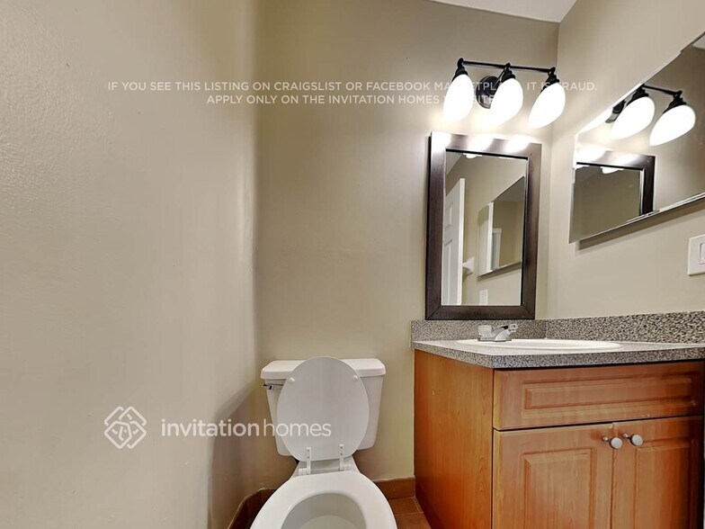 Building Photo - 414 Lakeside Cir