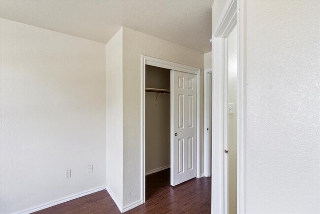 Building Photo - 887 Sagewood Trail
