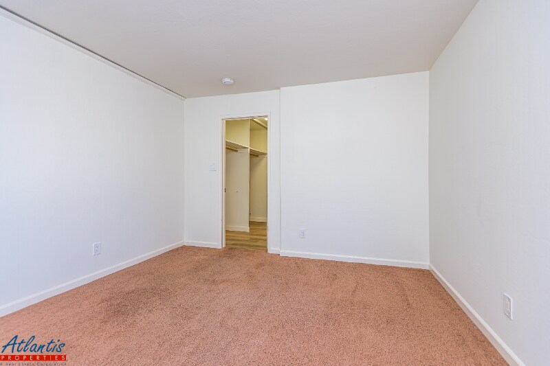 Building Photo - 555 S 10th St