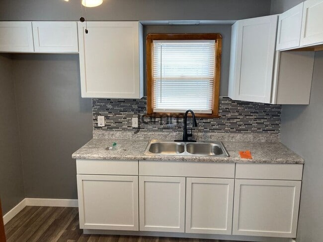 Building Photo - 6099 Ridge Rd