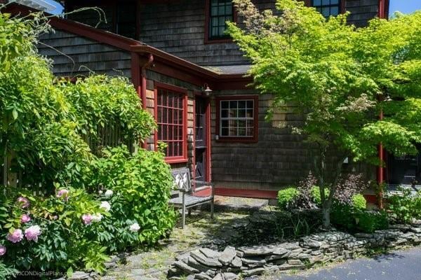 Building Photo - 300 Broadway