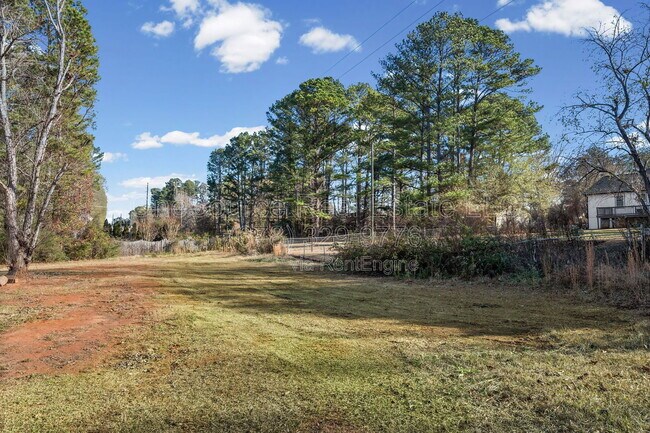 Building Photo - 5345 Memorial Ln SW