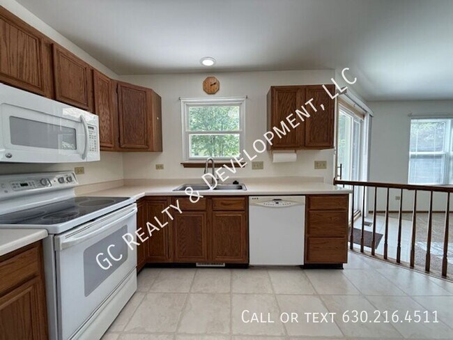 Building Photo - 735 Grandview Dr