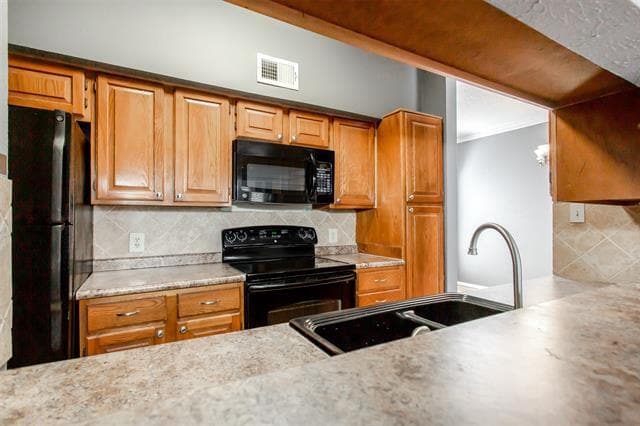 Building Photo - 7151 Gaston Ave