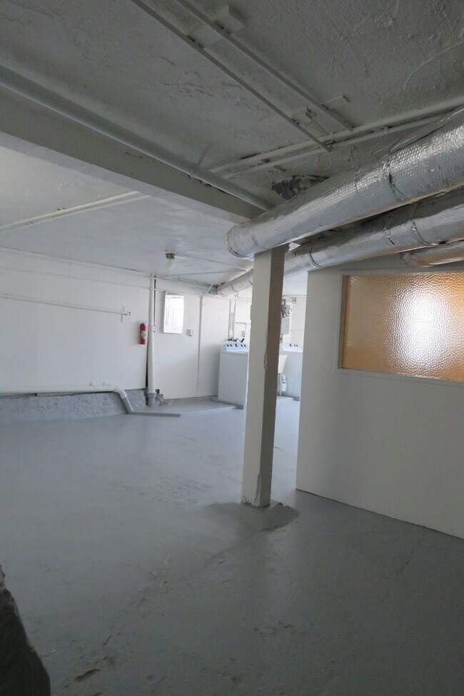 Building Photo - Noe Valley House - 3 beds-1.5 baths - VIEW - garage