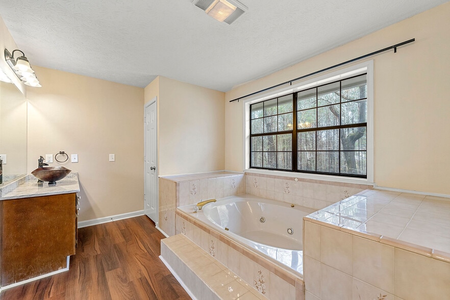 Building Photo - 249 Tony Trl SE