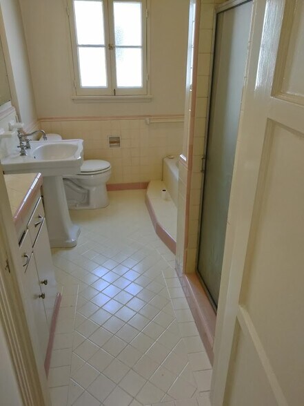 Building Photo - 6168 W Olympic Blvd