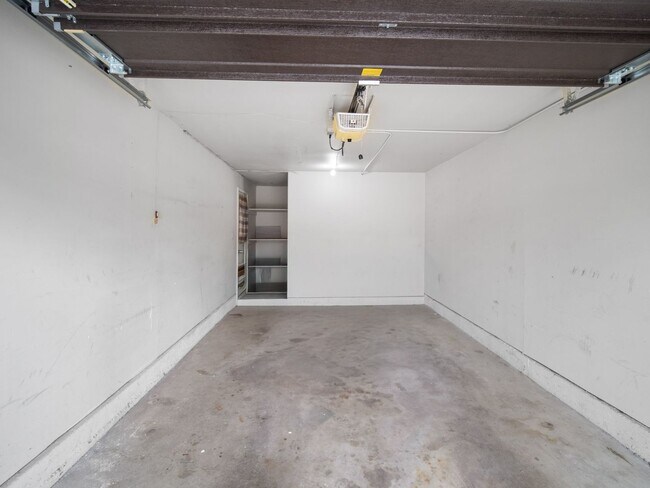 Building Photo - Manito House