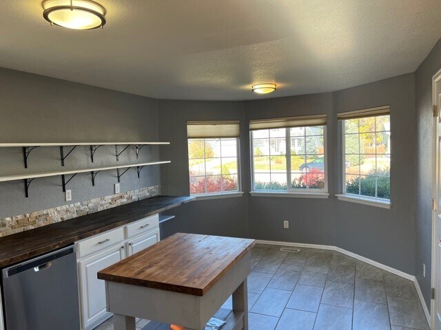 Building Photo - 1563 Cedarwood Dr
