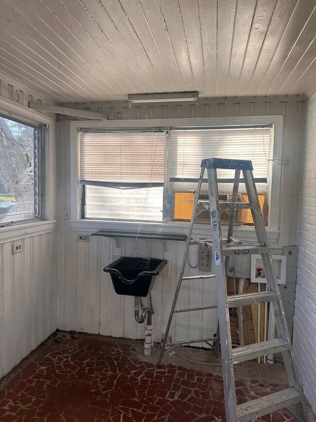 Building Photo - RENTAL HOME 3BD/2BTH