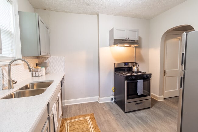 Building Photo - 1125 Wilson Ave