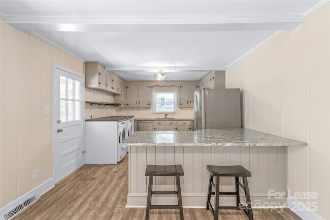 Building Photo - 2200 Collingdale Pl
