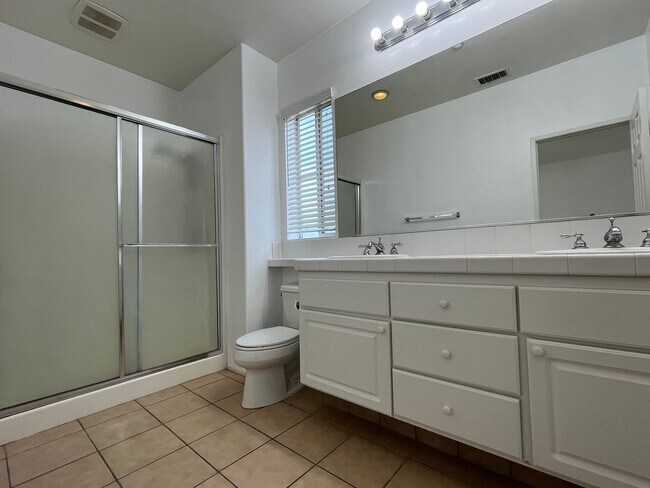 Building Photo - 3 bedroom, 2.5 bath Home for Rent in the Riverwalk