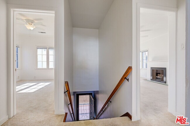 Building Photo - 1447 N Vista St