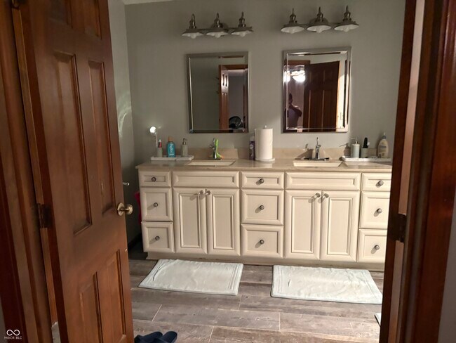 Building Photo - 11102 Outrigger Ct