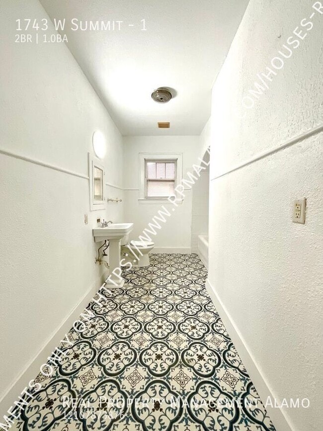 Building Photo - 1743 W Summit-1