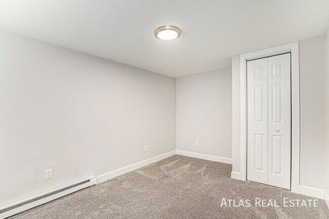 Building Photo - 347 Colony Pl