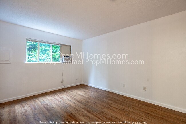 Building Photo - Charming Two Bedroom Unit in North Tabor!