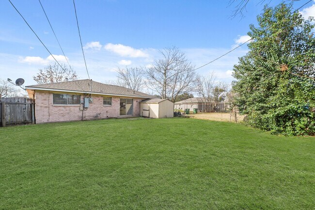 Building Photo - 14415 Insley St