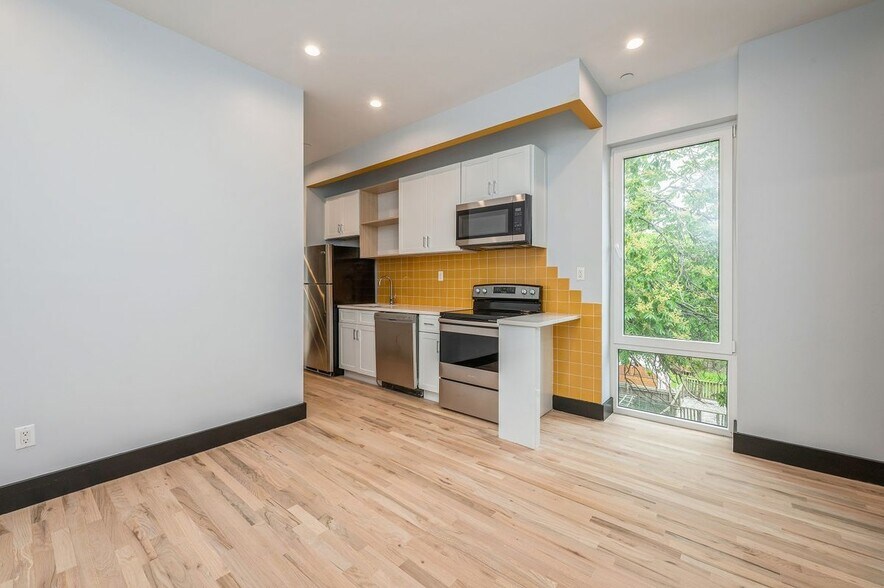 Building Photo - 1847-1849 Cross bronx expy