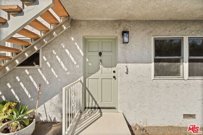 Building Photo - 717 Raymond Ave