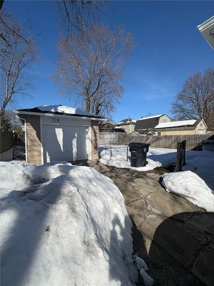 Building Photo - 39 Mawney Ave