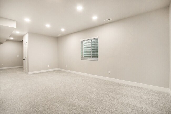 Building Photo - Stunning Home Built in 2022